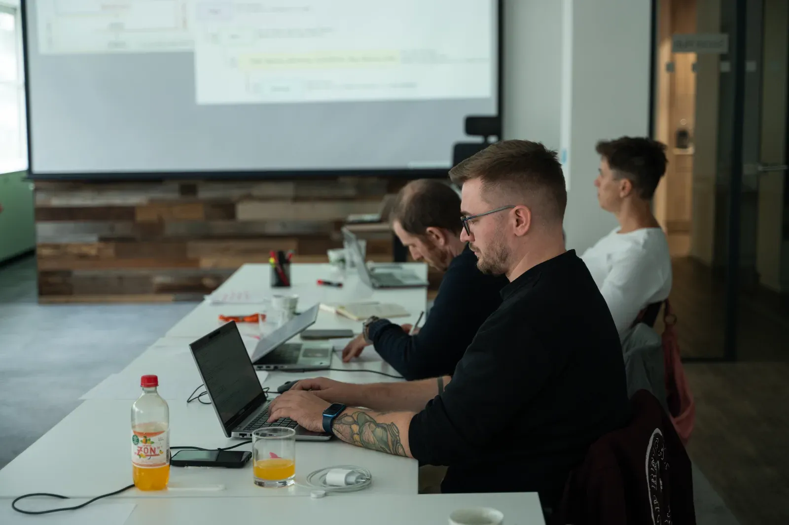 Close-up of engineering leaders working together at a session