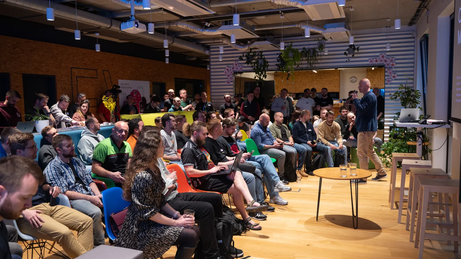 Packed ELC meetup room in Prague